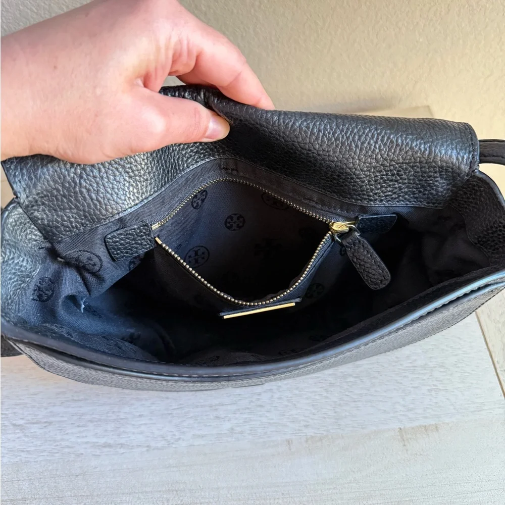 Tory Burch Serif T Leather Saddle Bag